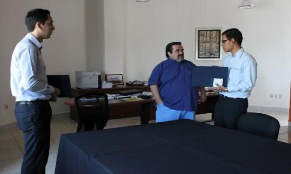 Entrega de reconocimientos a alumnos del CUCosta por desempeño sobresaliente en la prueba del CENEVAL