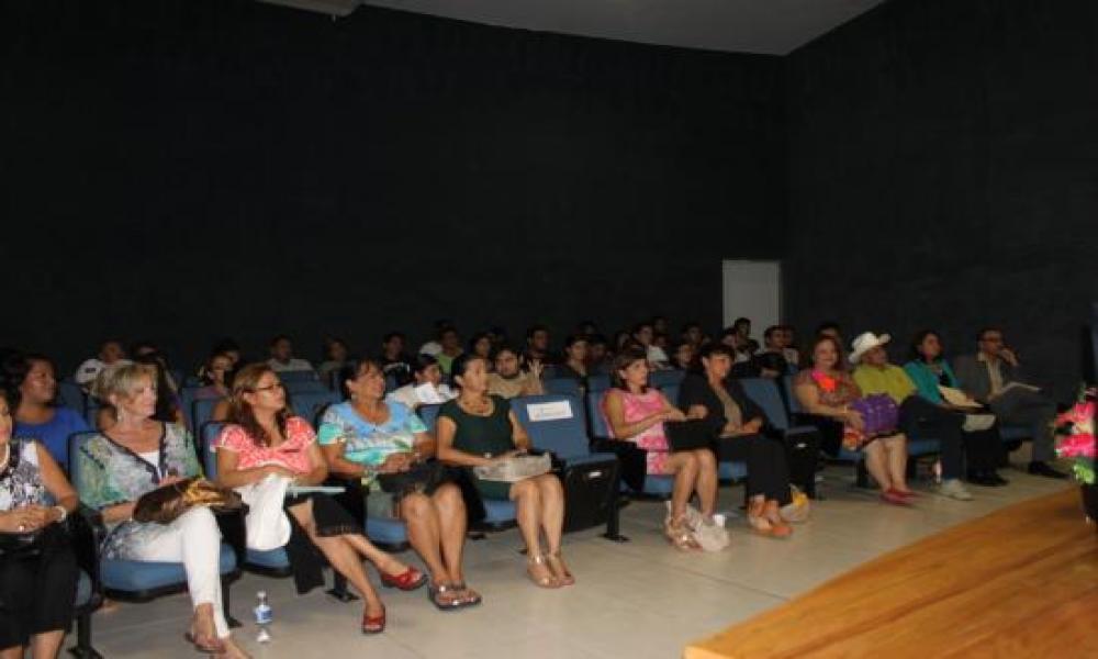 Conferencia de “Violencia Doméstica” en CUCosta