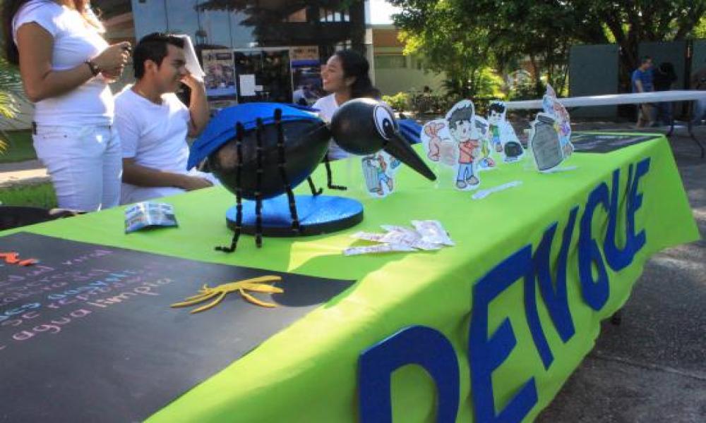 Alumnos de la Carrera de Medicina realizan la Feria de la Salud