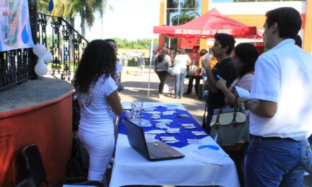 Alumnos de la Carrera de Medicina realizan la Feria de la Salud
