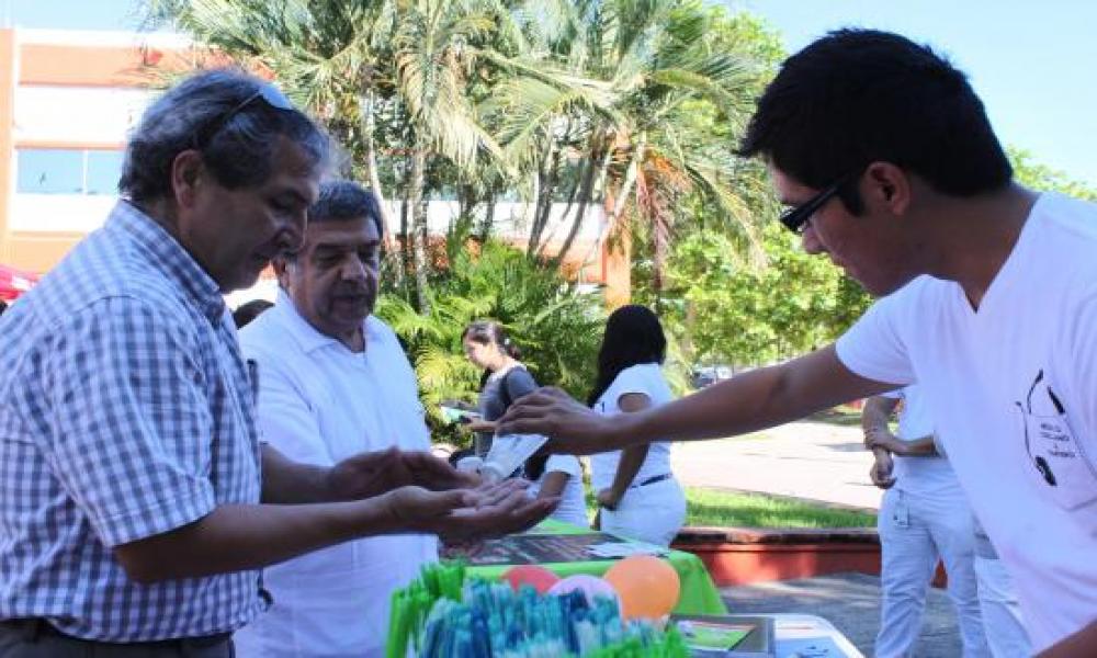 Alumnos de la Carrera de Medicina realizan la Feria de la Salud
