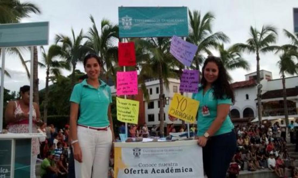 CUCosta promueve su Oferta Académica en los Arcos Malecón