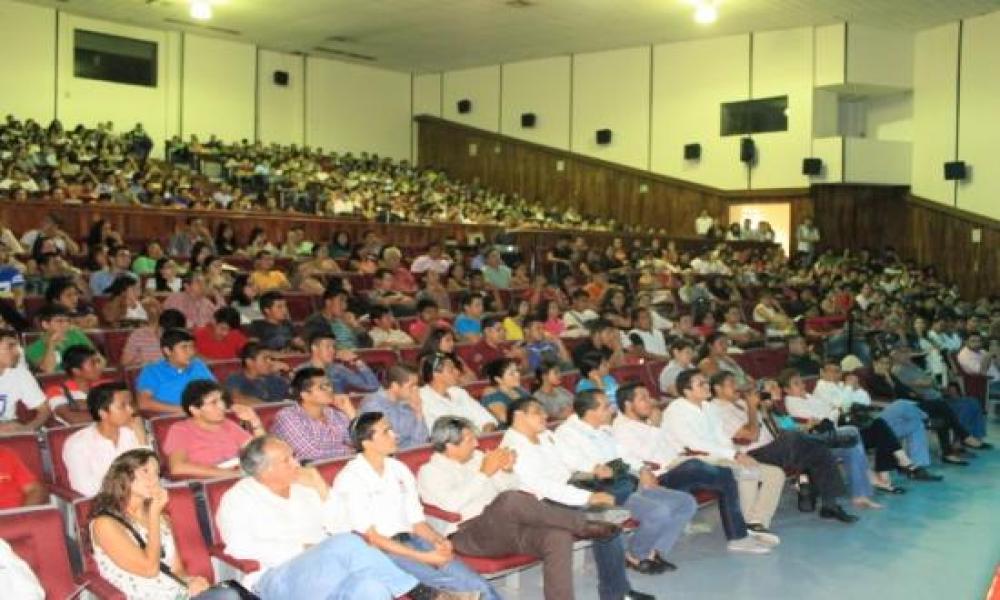 La FEU invitó a la conferencia “Ciudadanos El primer poder” por Gilberto Lozano