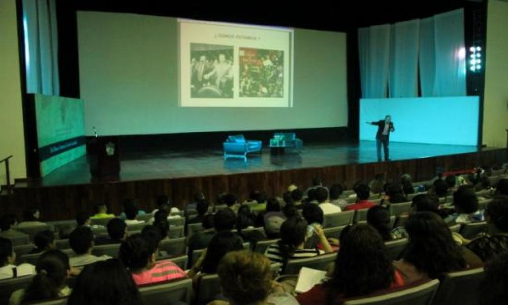 La FEU invitó a la conferencia “Ciudadanos El primer poder” por Gilberto Lozano