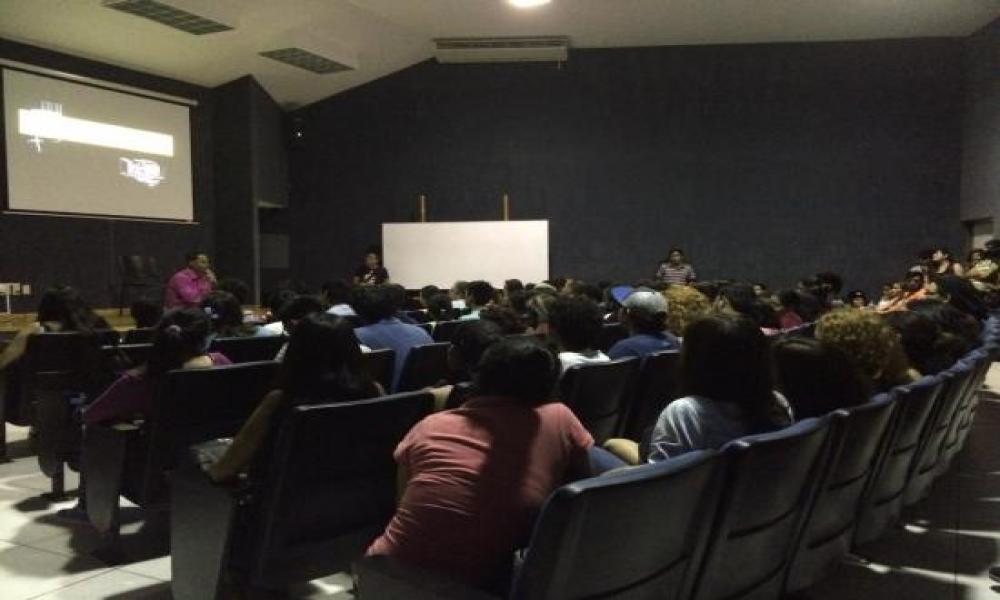 Se realiza charla de Cine en México en CUCosta