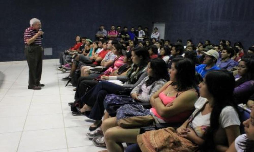 CUCosta ofrece conferencia por el Día del Biólogo