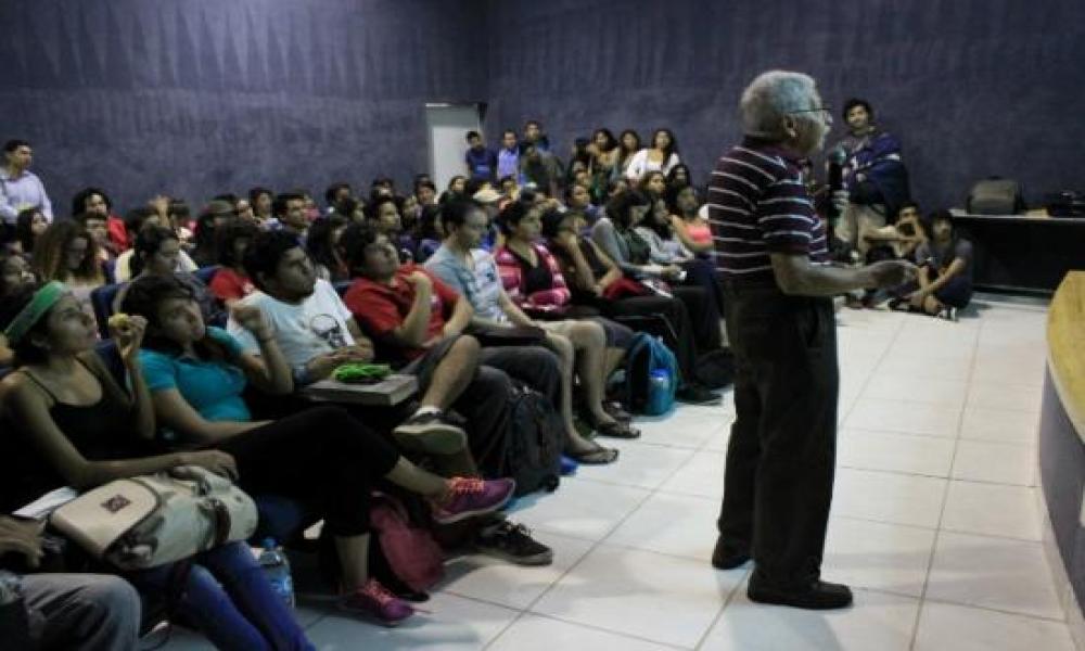 CUCosta ofrece conferencia por el Día del Biólogo