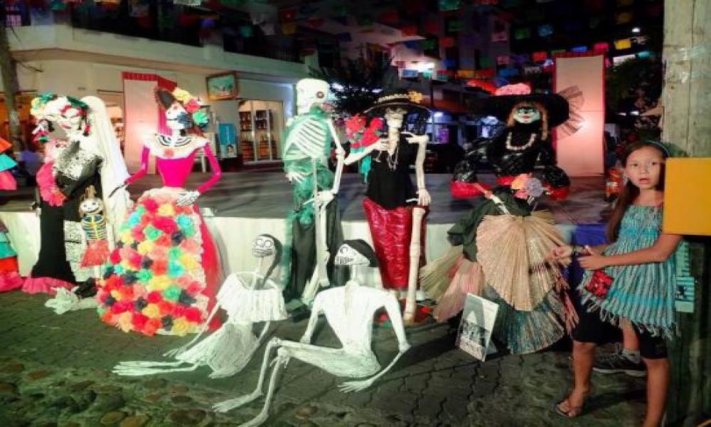 CUCosta celebra el Día de los Muertos con un concurso de altares y exhibición de catrinas