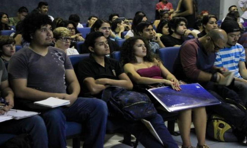 Charla con el Artista Visual Máximo González en CUCosta