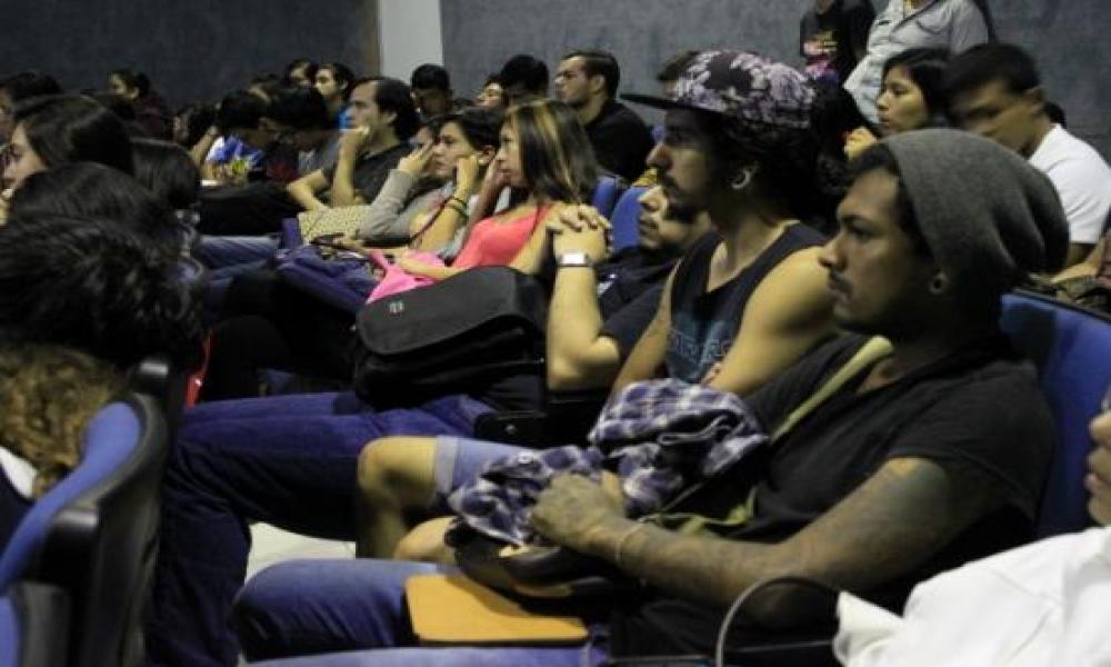 Charla con el Artista Visual Máximo González en CUCosta