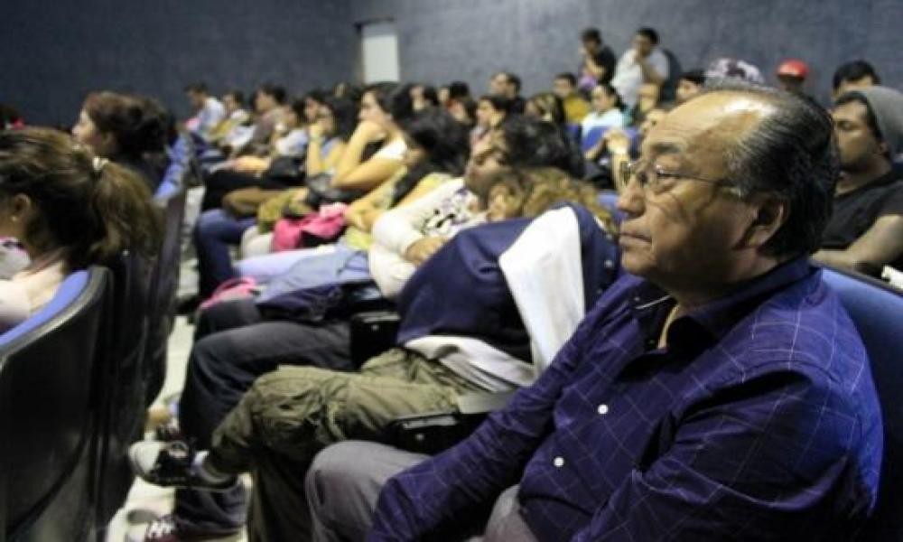 Charla con el Artista Visual Máximo González en CUCosta