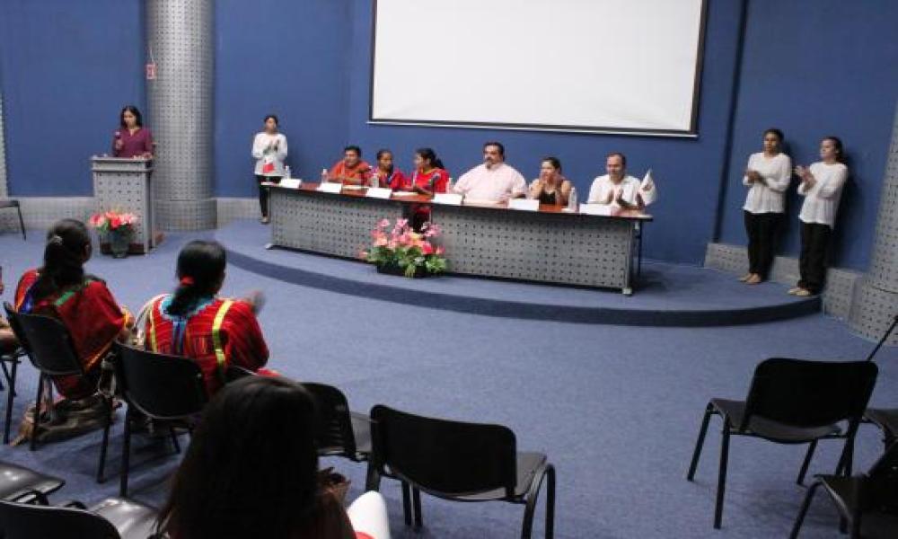 Indígenas Triquis podrán cursar Licenciaturas en CUCosta