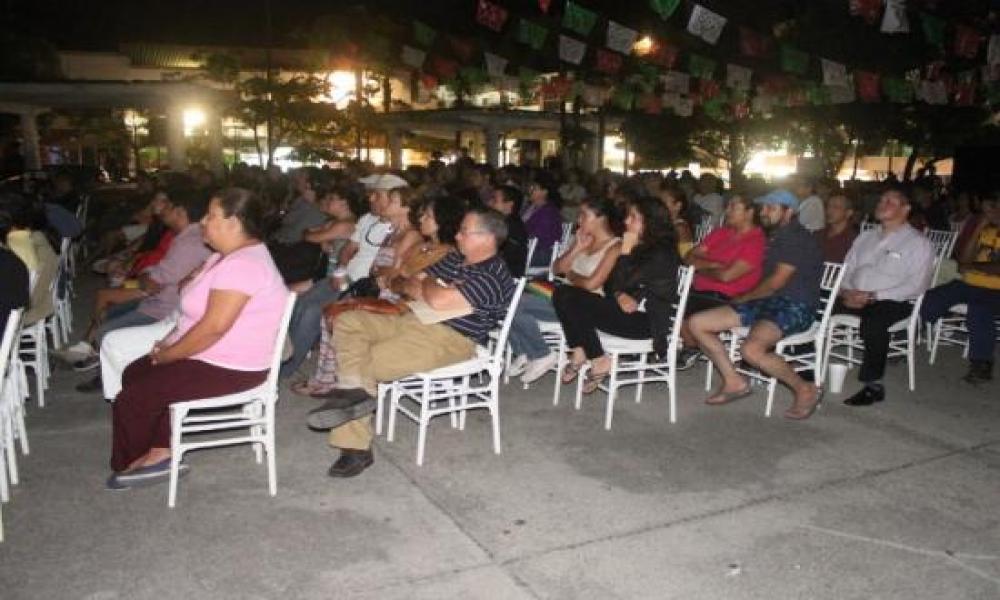 El 15° FICPV presenta la proyección de “Alicia en el país de María” en el Parque Hidalgo