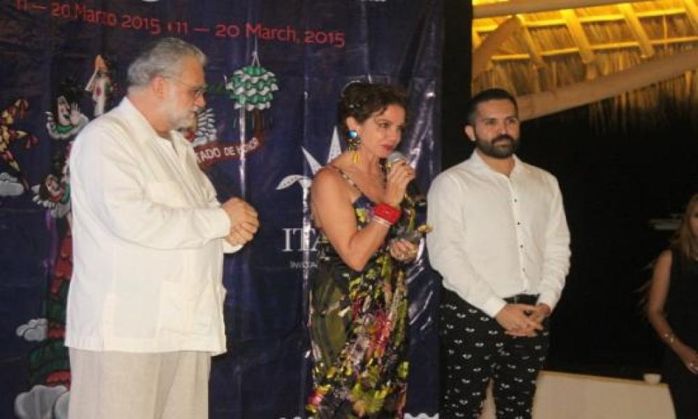 La Sección de Diversidad Premio Maguey del 15° Festival Internacional de Cine en Puerto Vallarta (FICPV) presentó la proyección de la película La amante de mi mujer con la presencia de la protagonista, Victoria Abril el domingo 15 de marzo en Mantamar Beach Club.   El evento tuvo el honor de contar con la asistencia del Lic. Raúl Padilla López, presidente del patronato del Festival Internacional de Cine en Guadalajara (FICG); Biol. Iván Trujillo Bolio, director del FICG; Dr. Marco Antonio Cortés Guardado, R