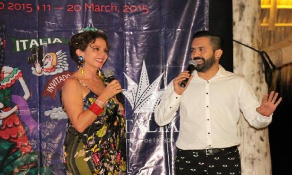 La Sección de Diversidad Premio Maguey del 15° Festival Internacional de Cine en Puerto Vallarta (FICPV) presentó la proyección de la película La amante de mi mujer con la presencia de la protagonista, Victoria Abril el domingo 15 de marzo en Mantamar Beach Club.   El evento tuvo el honor de contar con la asistencia del Lic. Raúl Padilla López, presidente del patronato del Festival Internacional de Cine en Guadalajara (FICG); Biol. Iván Trujillo Bolio, director del FICG; Dr. Marco Antonio Cortés Guardado, R