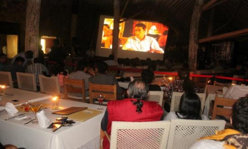 La Sección de Diversidad Premio Maguey del 15° Festival Internacional de Cine en Puerto Vallarta (FICPV) presentó la proyección de la película La amante de mi mujer con la presencia de la protagonista, Victoria Abril el domingo 15 de marzo en Mantamar Beach Club.   El evento tuvo el honor de contar con la asistencia del Lic. Raúl Padilla López, presidente del patronato del Festival Internacional de Cine en Guadalajara (FICG); Biol. Iván Trujillo Bolio, director del FICG; Dr. Marco Antonio Cortés Guardado, R