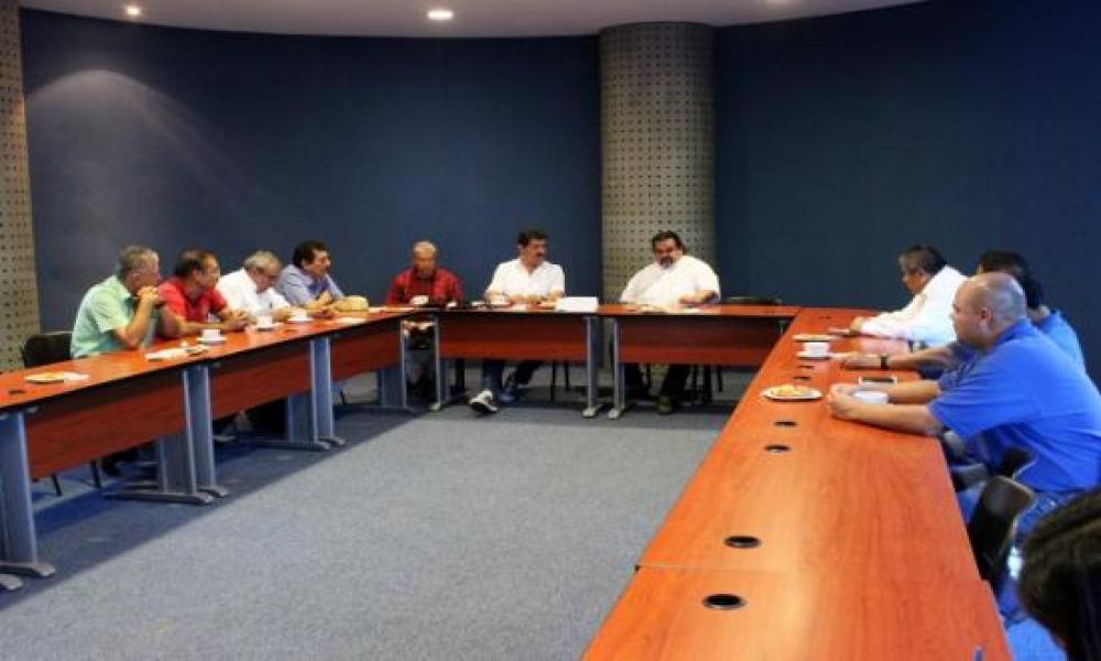Se reúne el Rector del CUCosta con miembros del STAUdeG