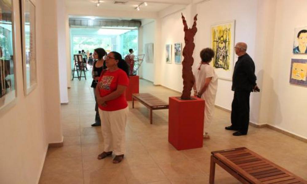 Exposición de Brian Maguire en el Museo Peter Gray del CUCosta