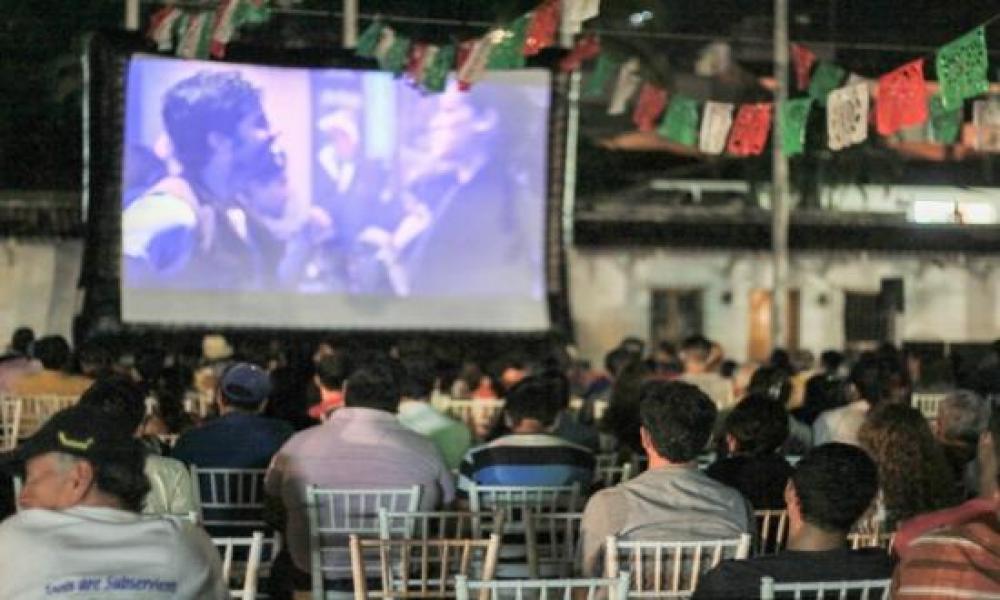 El 15° FICPV presenta la proyección de “Alicia en el país de María” en el Parque Hidalgo