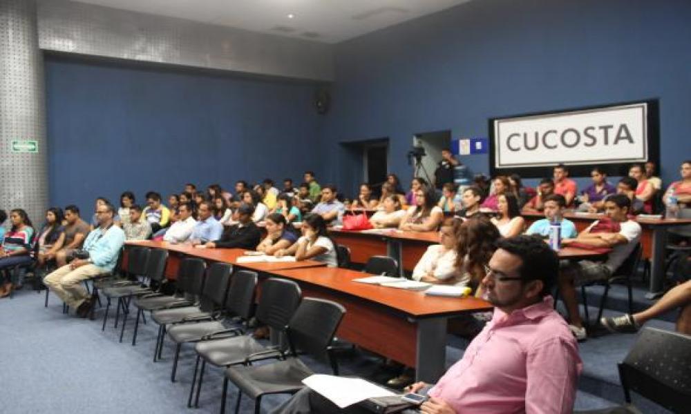 Panel de discusión “El Desarrollo Sustentable desde la Óptica del Desarrollo Empresarial” en CUCosta