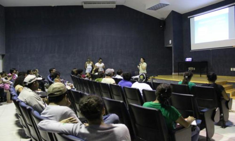 Conferencia sobre la observación de las aves en CUCosta