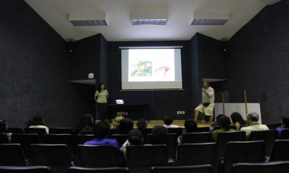Conferencia sobre la observación de las aves en CUCosta
