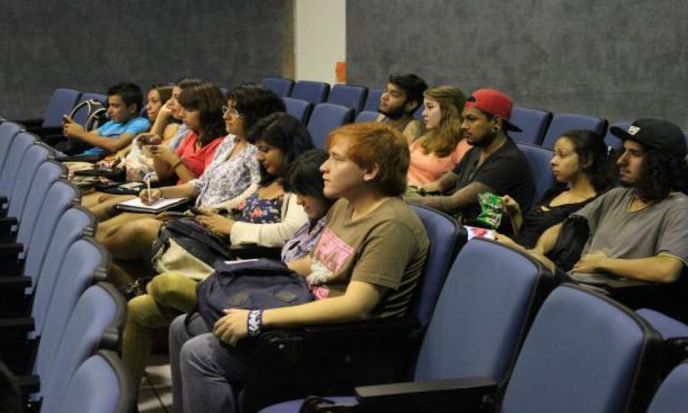 La Licenciatura en Artes Visuales del CUCosta realiza charla sobre Ciencia y Arte