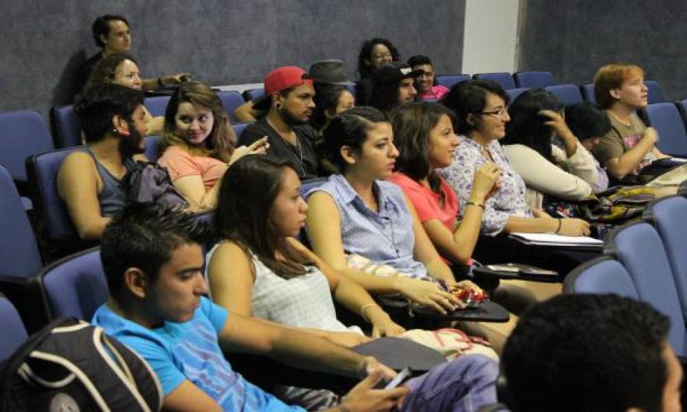 La Licenciatura en Artes Visuales del CUCosta realiza charla sobre Ciencia y Arte