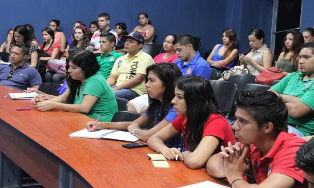 Se realiza Mesa Redonda de Cambio Climático y Turismo en CUCosta