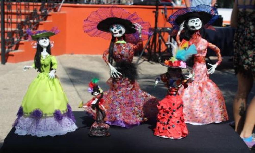 CUCosta celebra el Día de los Muertos con un concurso de altares y exhibición de catrinas
