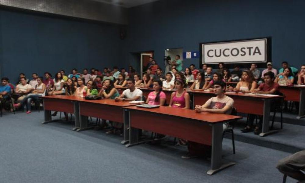 Conferencia “Jóvenes, Ética y Política” en CUCosta