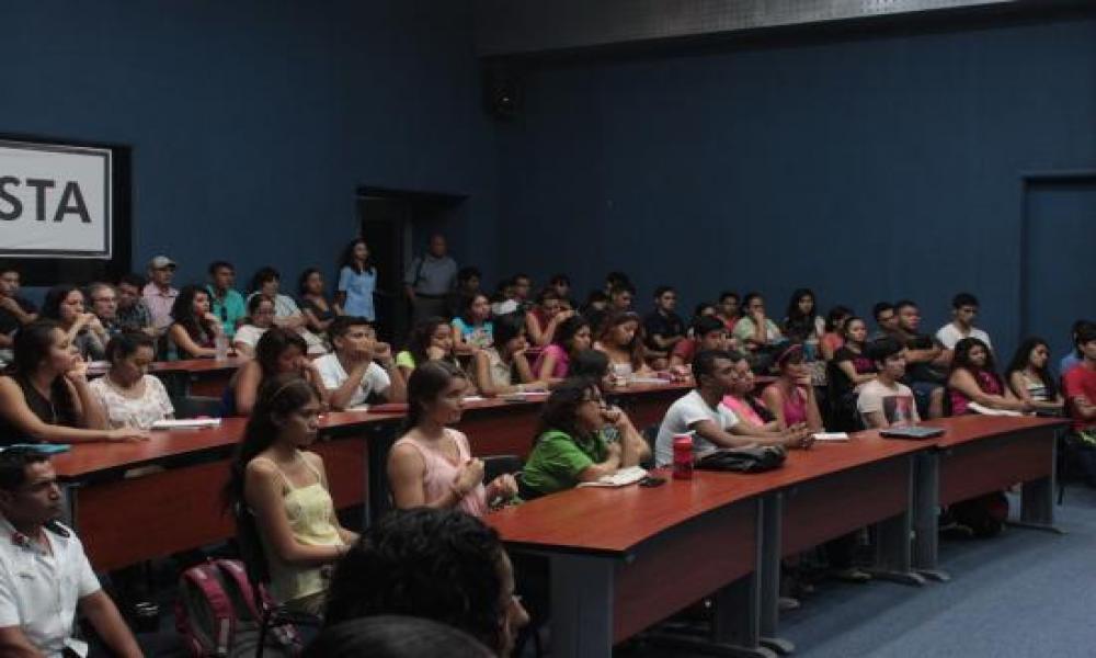 Conferencia “Jóvenes, Ética y Política” en CUCosta