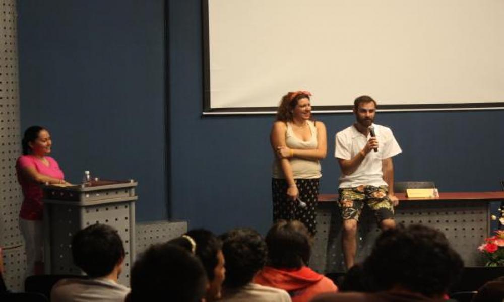 Proyección “A ras del cielo”