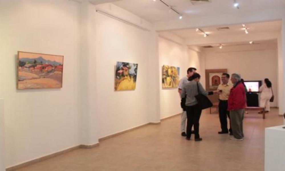 Exposición de arte y escultura de León de la Vega en CUCosta