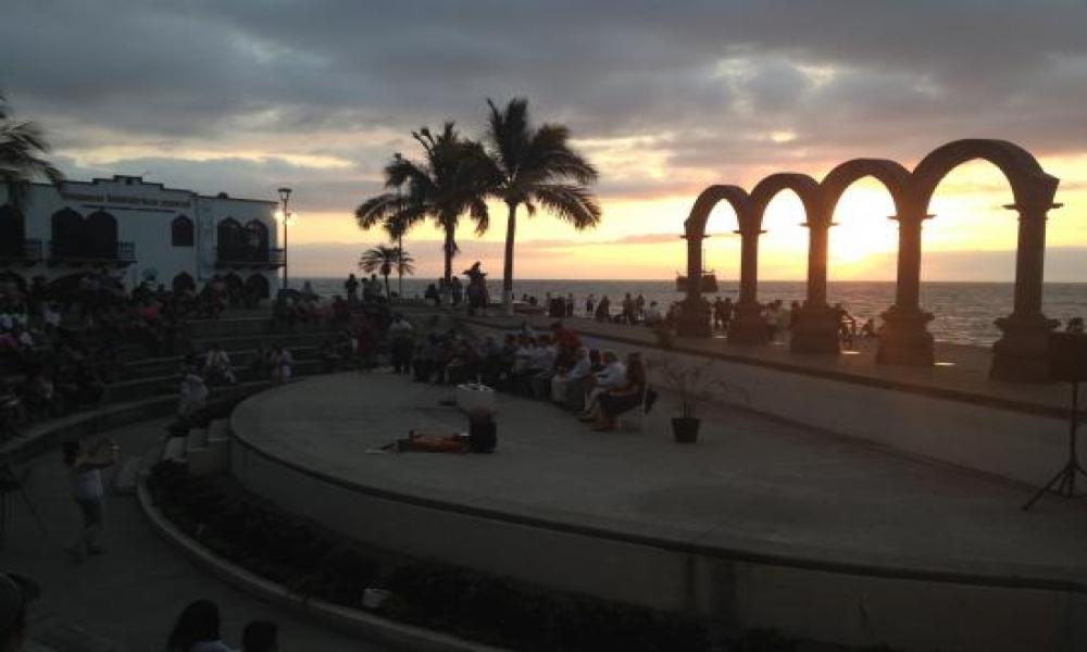 Rector del CUCosta presente en la inauguración de Letras en la Mar