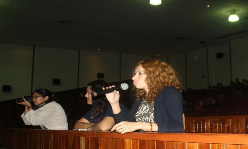 El director Mark Christopher recibe la Iguana de Oro en el 15° FICPV
