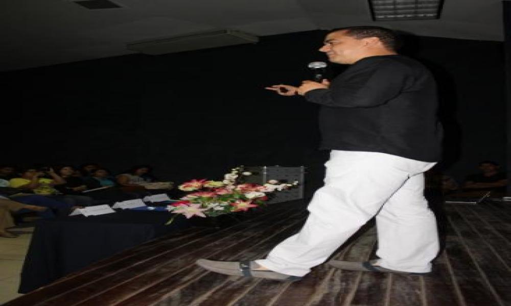 Conferencia Magistral “Tendencias de Marketing Digital Turístico” en CUCosta