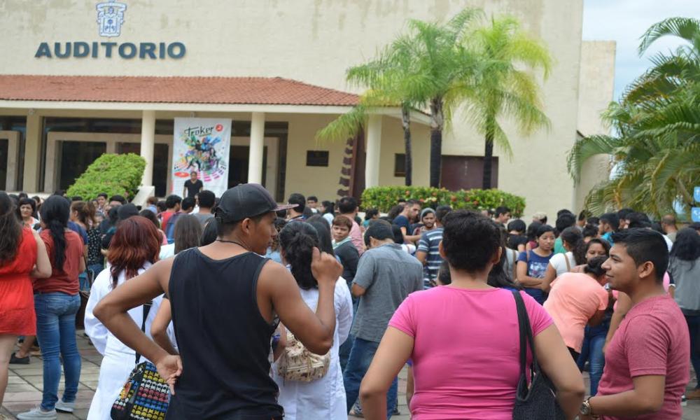 Casi dos mil personas participan en CUCosta durante macro simulacro