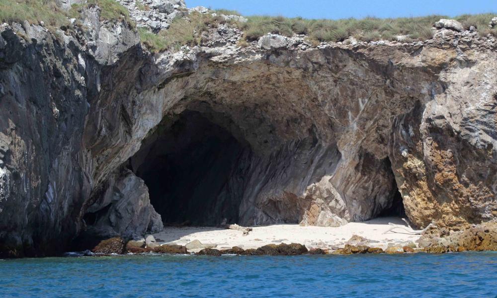 Amplía CUCosta zona de restauración en Islas Marietas