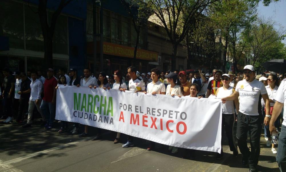 Universitarios rechazan xenofobia y racismo en “Marcha por México” en Guadalajara