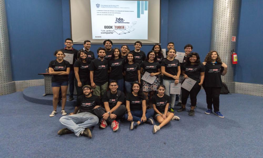 Premian a ganadores del concurso de videorreseñas “BookTubers”