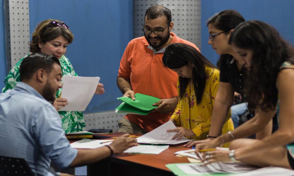 Premian a ganadores del concurso de videorreseñas “BookTubers”