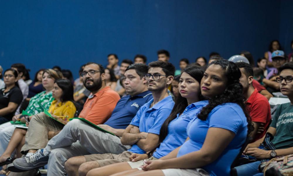 Premian a ganadores del concurso de videorreseñas “BookTubers”