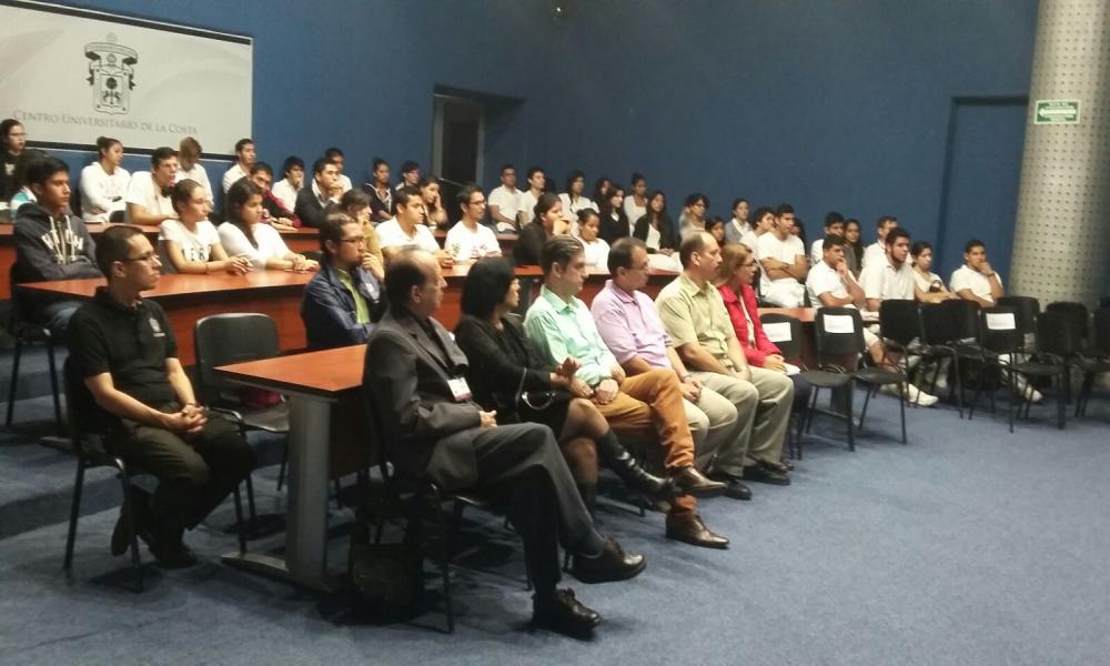 Obtiene Licenciatura en Medicina acreditación Grana Internacional