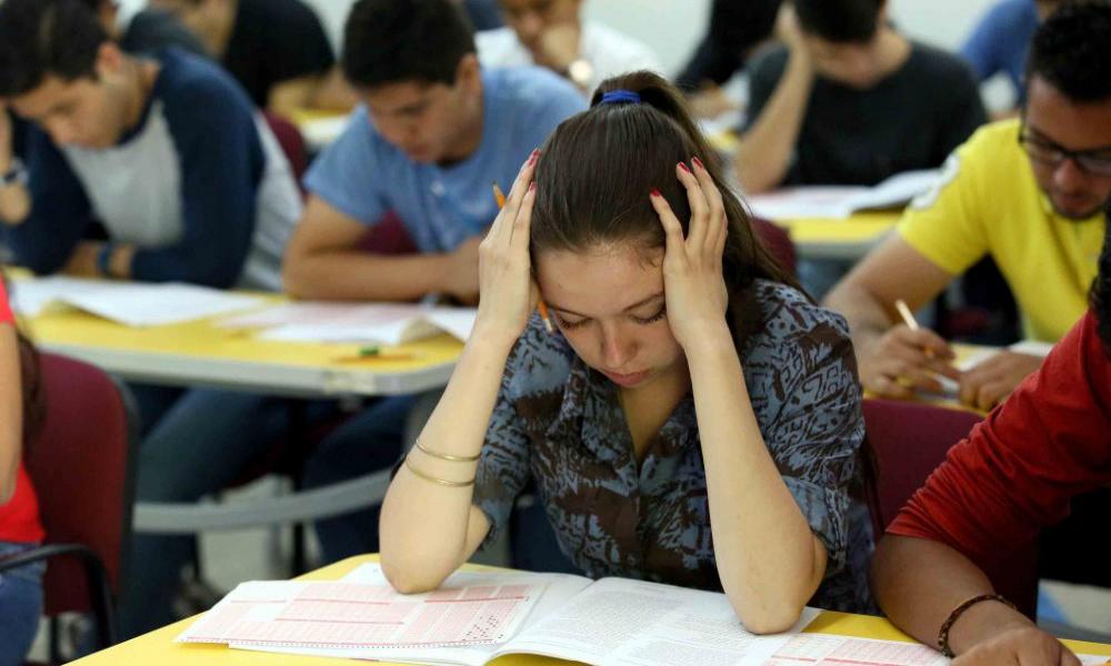 Presentan más de 2 mil jóvenes examen de admisión al CUCosta