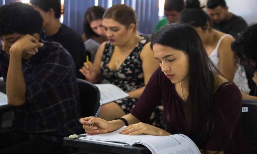 Mil 195 aspirantes aplican examen de ingreso al CUCosta
