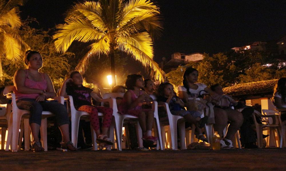Llega Cinema CUC a isla del río Cuale