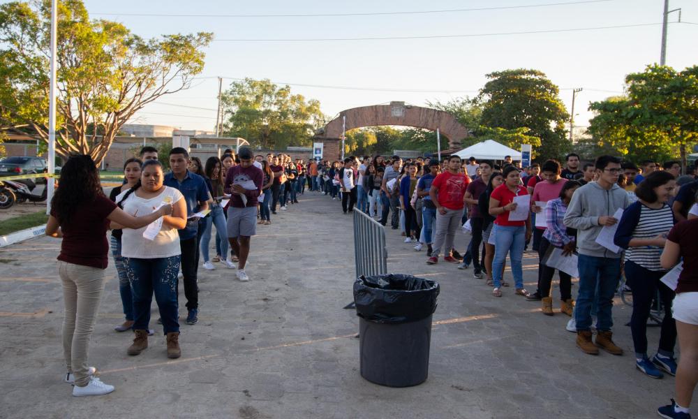 Mil 385 aspirantes aplican examen de ingreso al CUCosta.