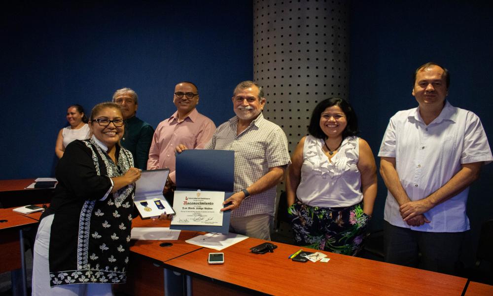 La Universidad de Guadalajara distinguió a docentes del CUCosta por su trayectoria académica de 20, 25, y 30 años de servicio en la docencia.