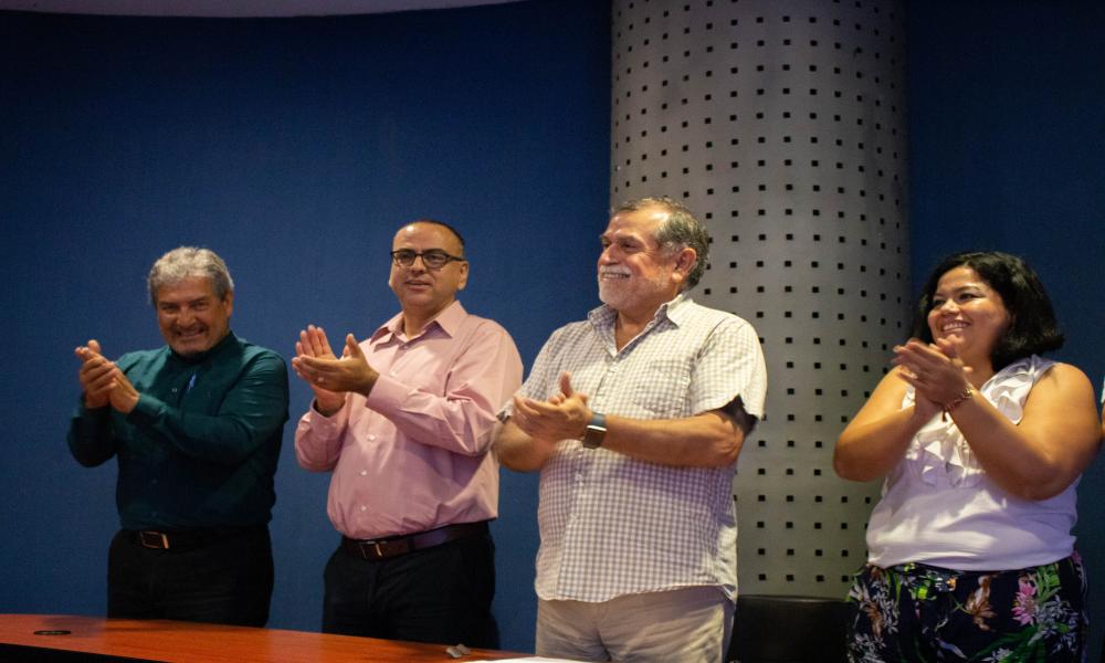 La Universidad de Guadalajara distinguió a docentes del CUCosta por su trayectoria académica de 20, 25, y 30 años de servicio en la docencia.